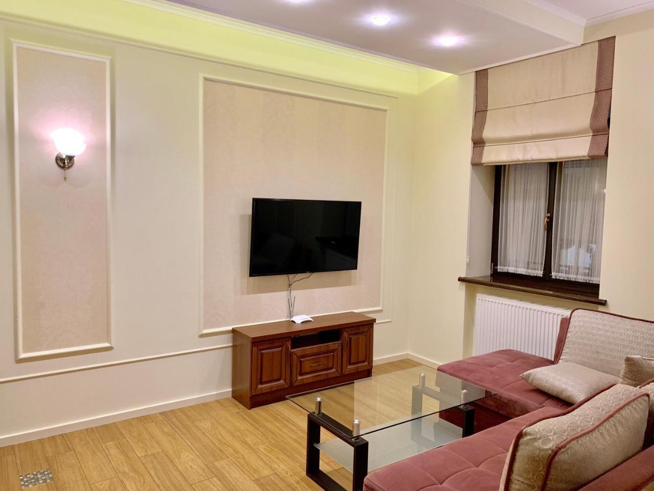 Two-Bedroom On Lesi Ukrainky Liov Exterior foto