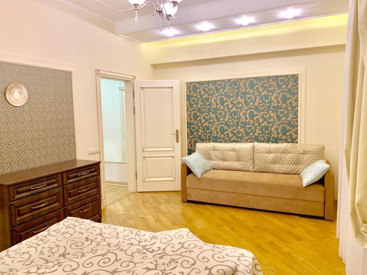 Two-Bedroom On Lesi Ukrainky Liov Exterior foto