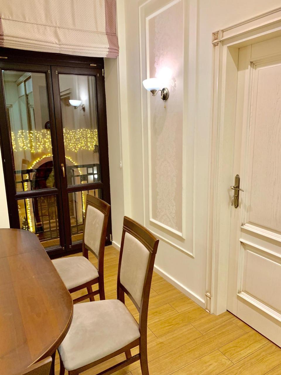 Two-Bedroom On Lesi Ukrainky Liov Exterior foto