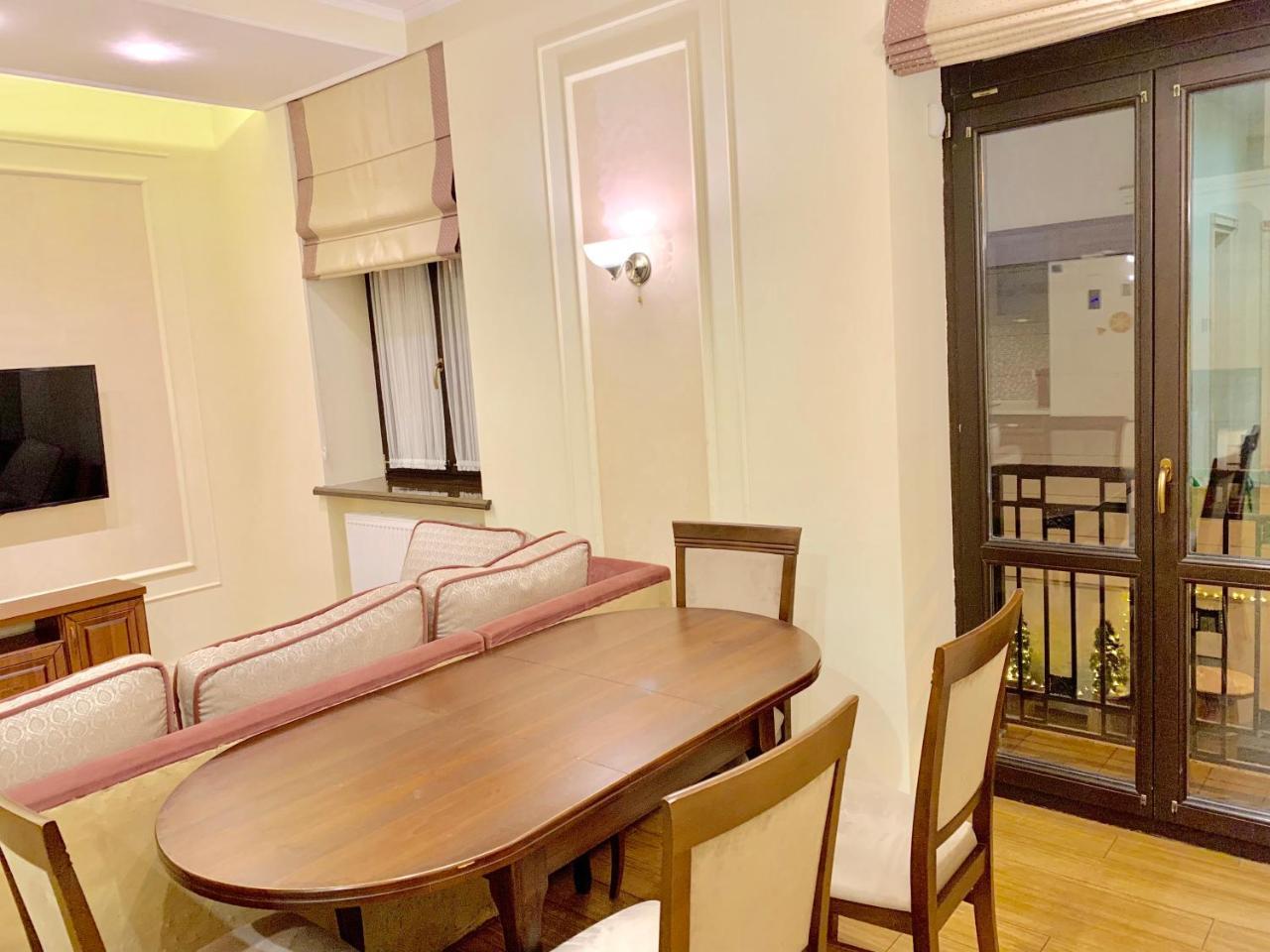 Two-Bedroom On Lesi Ukrainky Liov Exterior foto