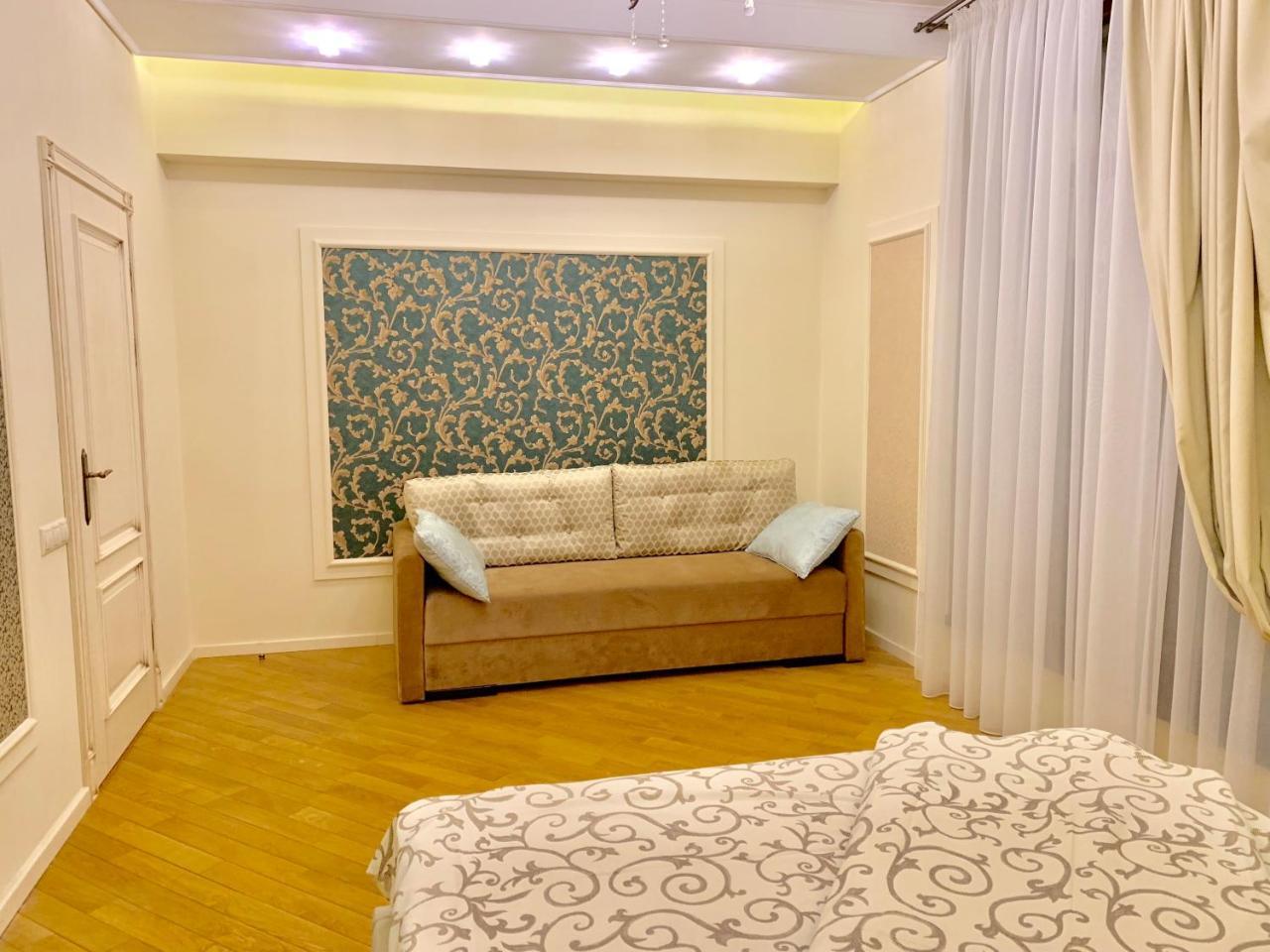 Two-Bedroom On Lesi Ukrainky Liov Exterior foto